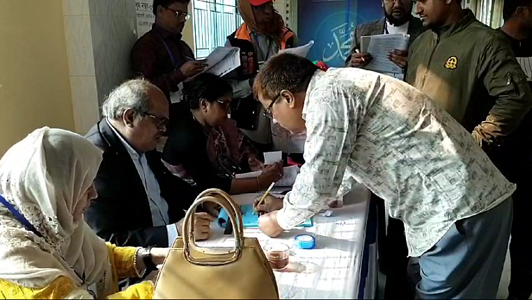 শান্তিপূর্ণ ও উৎসবমূখর পরিবেশে চাঁপাইনবাবগঞ্জ চেম্বারের ভোট গ্রহণ সম্পন্ন : চলছে গণনা